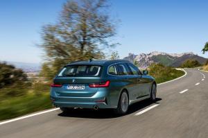 BMW 330d xDrive Touring Luxury Line 2019 года