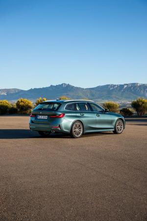BMW 330d xDrive Touring Luxury Line 2019 года