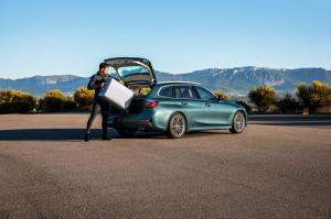 BMW 330d xDrive Touring Luxury Line 2019 года
