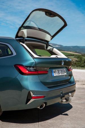 BMW 330d xDrive Touring Luxury Line 2019 года