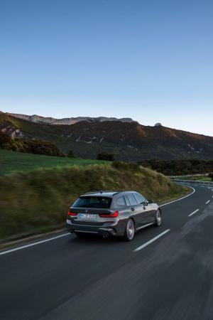 BMW 330i Touring M Sport 2019 года