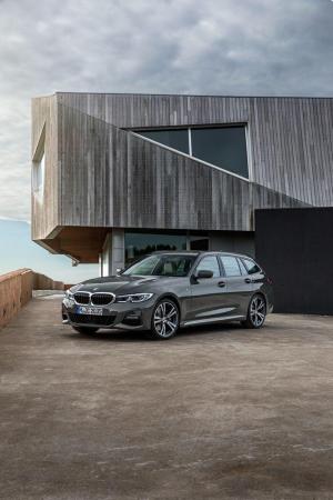 BMW 330i Touring M Sport 2019 года