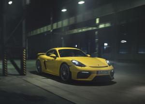 Porsche 718 Cayman GT4 2019 года