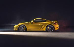 Porsche 718 Cayman GT4 2019 года