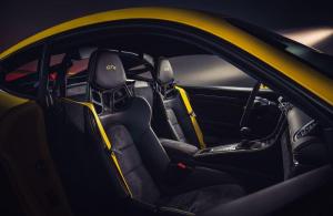 Porsche 718 Cayman GT4 2019 года