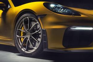 Porsche 718 Cayman GT4 2019 года