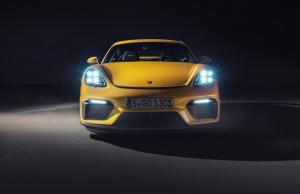 Porsche 718 Cayman GT4 2019 года