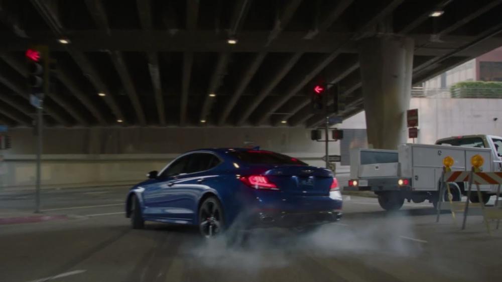Genesis G70 делает трюк, как в фильме «Малыш на драйве»
