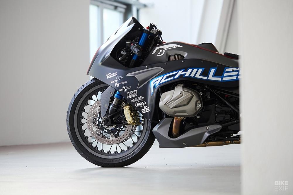 Achilles BMW R1250RS – драгбайк для Sultans of Sprint