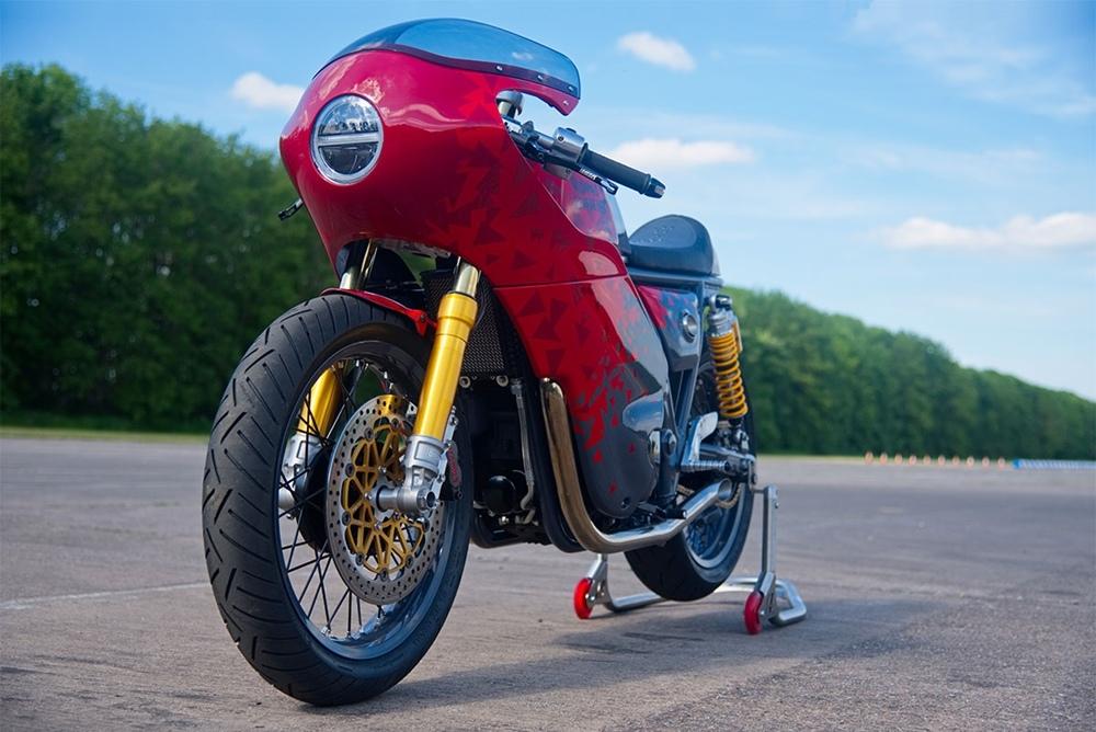 Royal Enfield 650 плюс Harris Performance равно привлекательный кафе рейсер