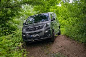 Opel Zafira Life 4x4 2019 года