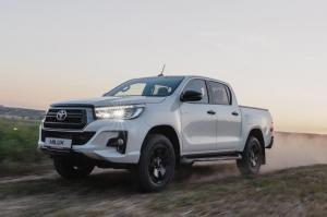 Toyota Hilux Double Cab Exclusive Black 2019 года