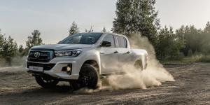 Toyota Hilux Double Cab Exclusive Black 2019 года