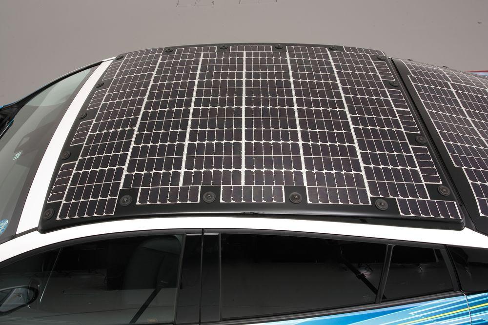 Toyota Prius PHV Solar-Powered Drive by Sharp 2019 года