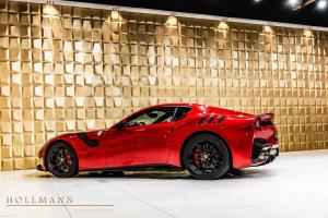 Ferrari F12tdf 2015 года