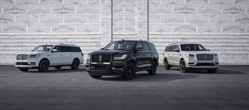 Lincoln Navigator две тыщи пятнадцать модельного года, какой он