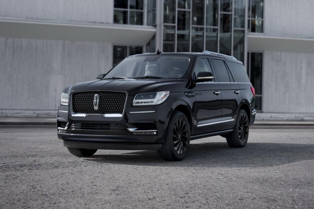 Lincoln Navigator две тыщи пятнадцать модельного года, какой он