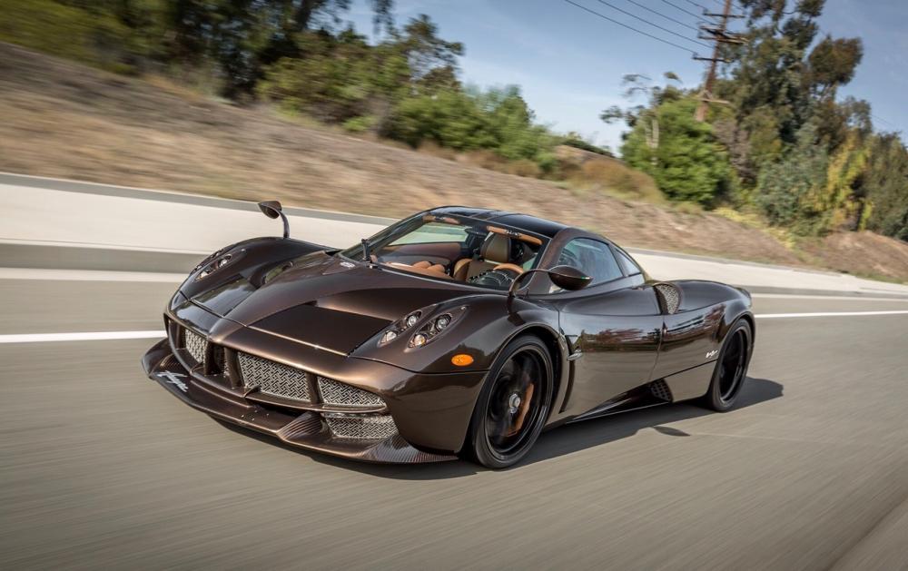 Машина Pagani Huayra Tempesta