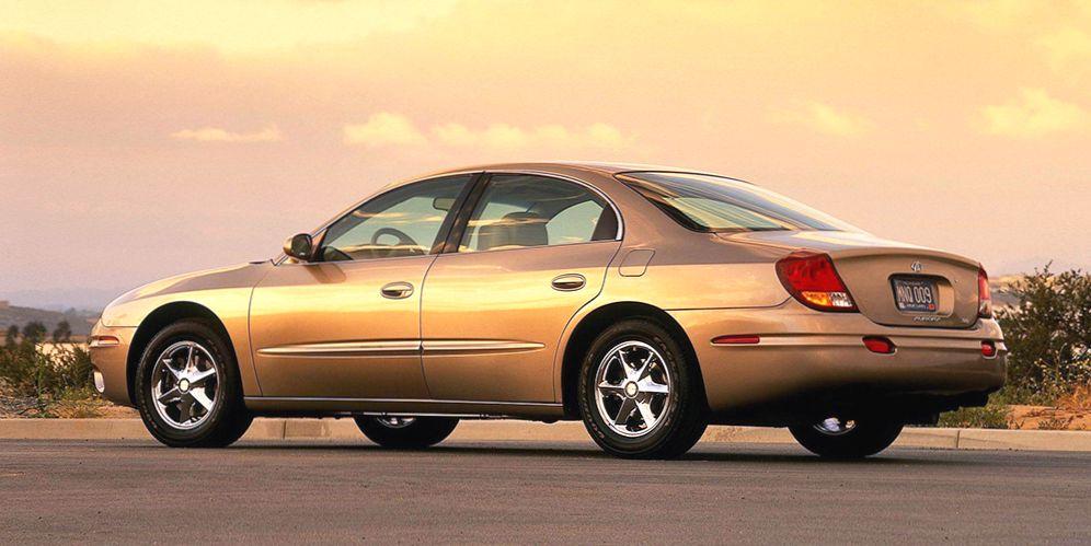 Oldsmobile Aurora 2000 года