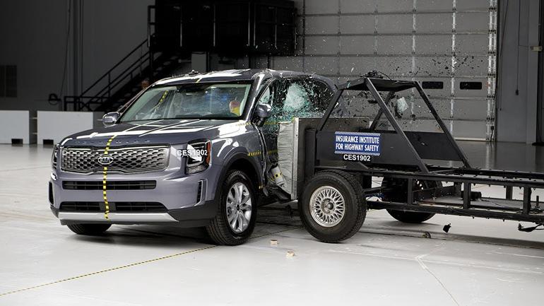 Kia Telluride разбит, но стал «пятизвездочным» победителем