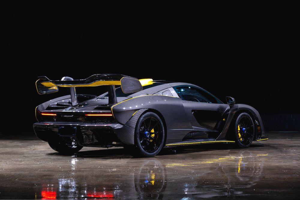 McLaren Senna Gloss Carbon