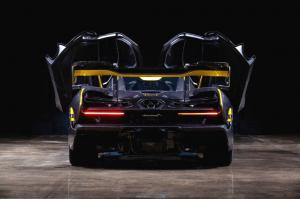 McLaren Senna Gloss Carbon