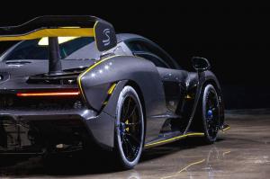 McLaren Senna Gloss Carbon