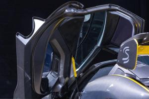 McLaren Senna Gloss Carbon