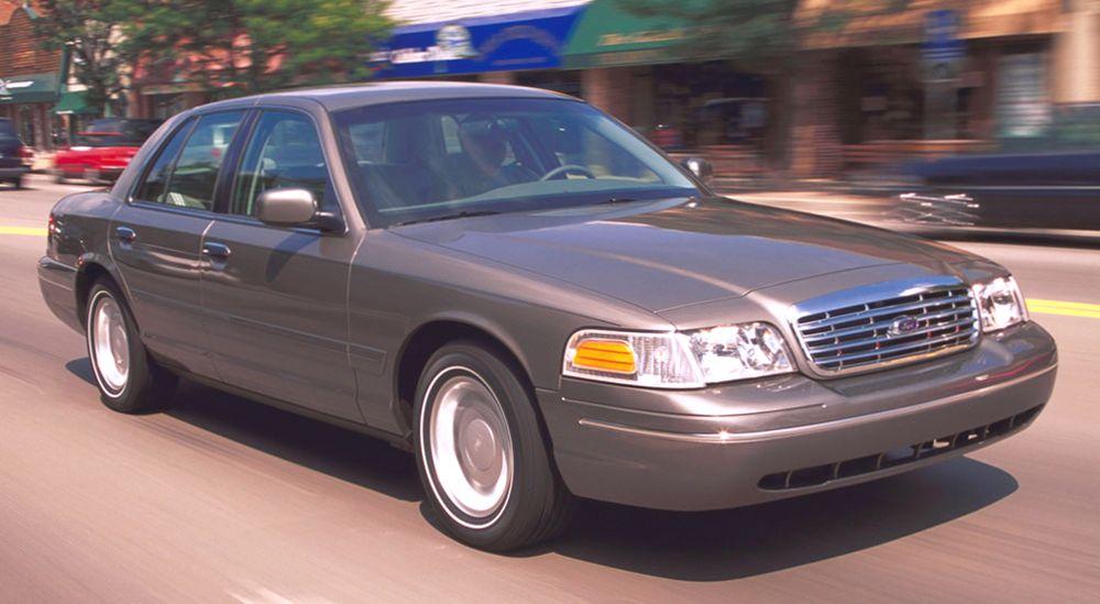 Ford Crown Victoria (1992 по 1997 год)
