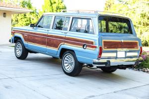 Jeep Grand Wagoneer LS1 V8 1984 года