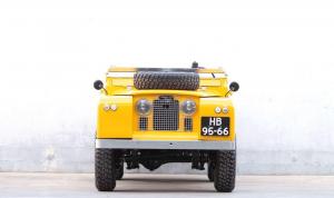 Старинный Land Rover прекрасно подходит для транспортировки байков