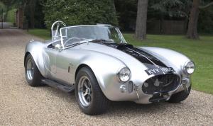 Принадлежащий знаменитостям Shelby Cobra 427 S/C Recreation может стать вашим