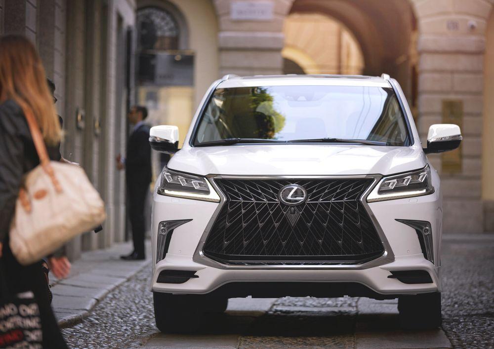 Lexus LX570 Sport Package 2019 года