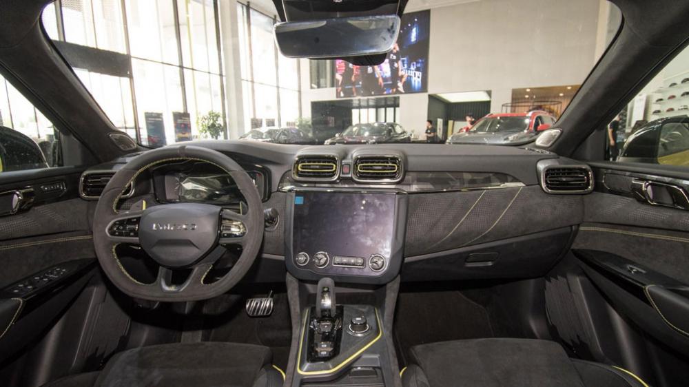 2019 LYNK&Co 03+