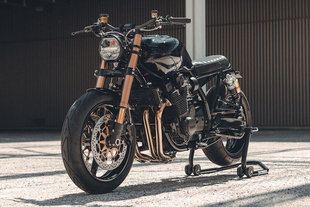 Кастомный байк на базе Yamaha XJR1300 от мастерской Bad Winners