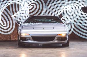 В августе есть возможность купить легендарный Lotus Esprit V8 SE 2001 года