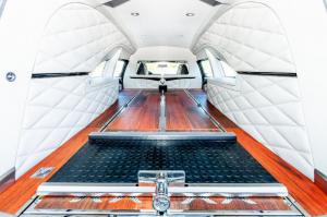 Tesla Model S Begravelsesbil 2018 года