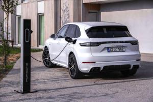 Porsche Cayenne Turbo S E-Hybrid 2019 года