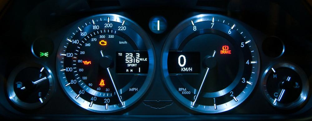 Панель приборов Aston Martin Vanquish