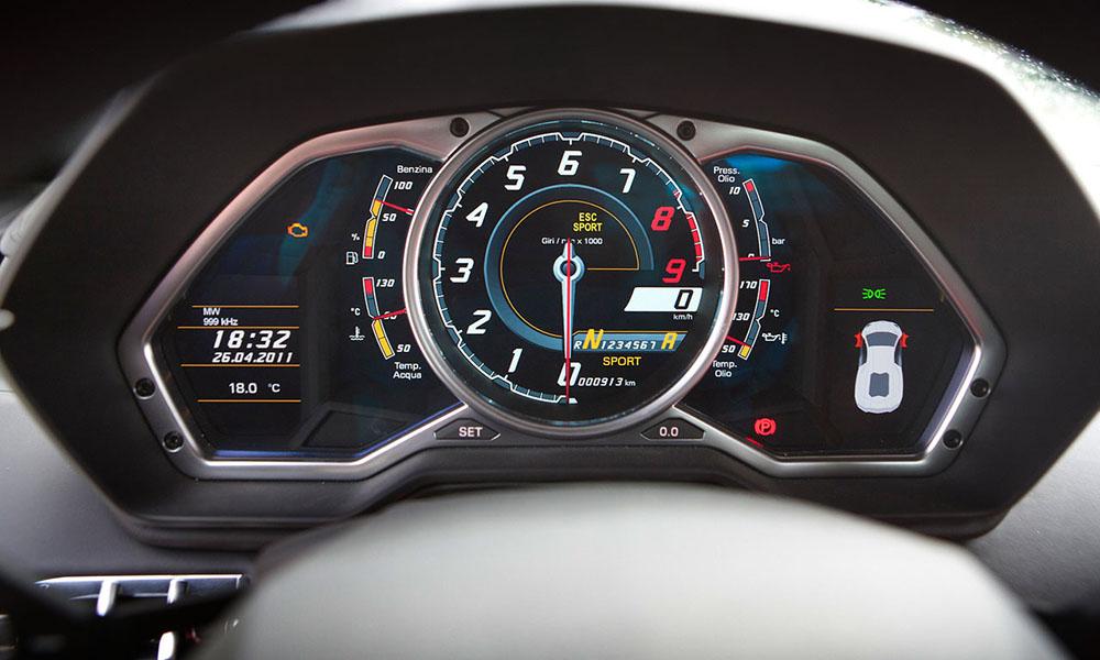 Панель приборов Lamborghini Aventador