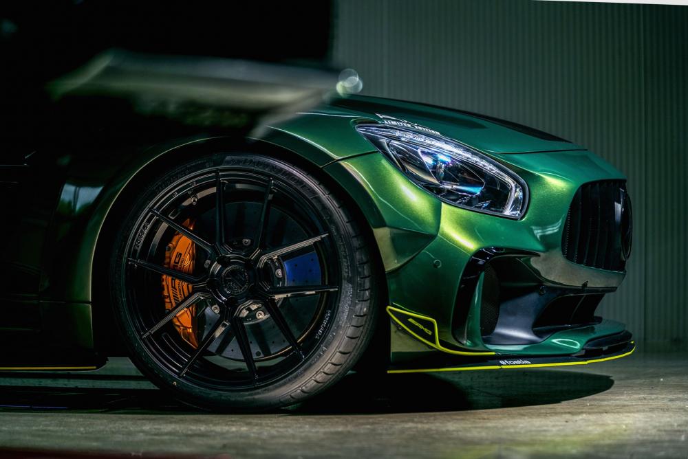 Mercedes-AMG GT R получил широкий обвес и новые колеса