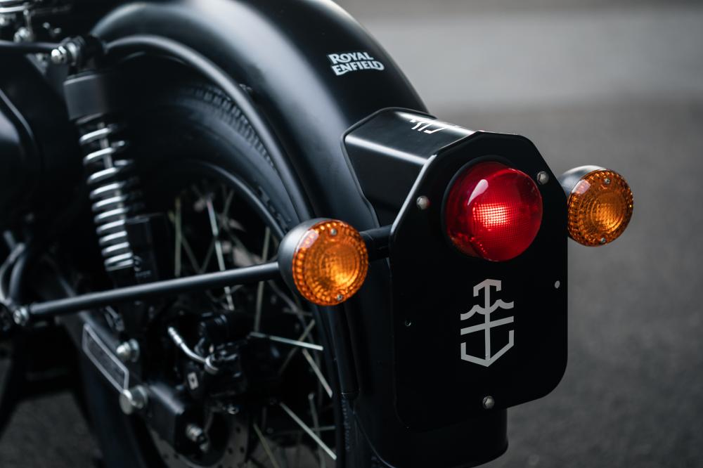 Royal Enfield Classic 500 Stealth Black