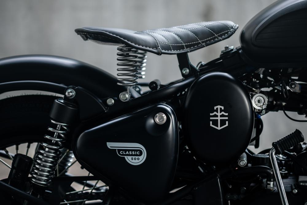 Royal Enfield Classic 500 Stealth Black