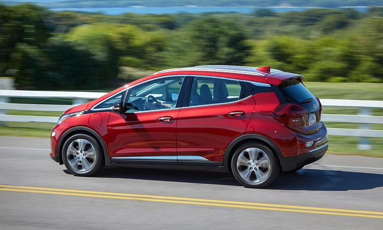Chevrolet Bolt: обновленный электрический хетчбэк с запасом хода в 417 км