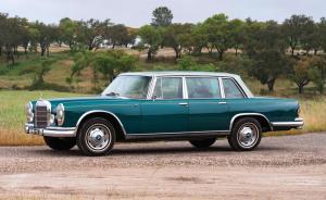 Огромный Mercedes-Benz с прозрачной крышей из 1966 года ждёт продажи на торгах