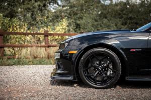 Chevrolet Camaro Z28 2015 года, принадлежащий Крису Харрису