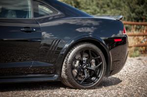 Chevrolet Camaro Z28 2015 года, принадлежащий Крису Харрису