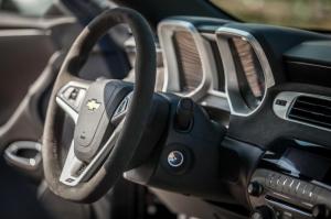 Chevrolet Camaro Z28 2015 года, принадлежащий Крису Харрису
