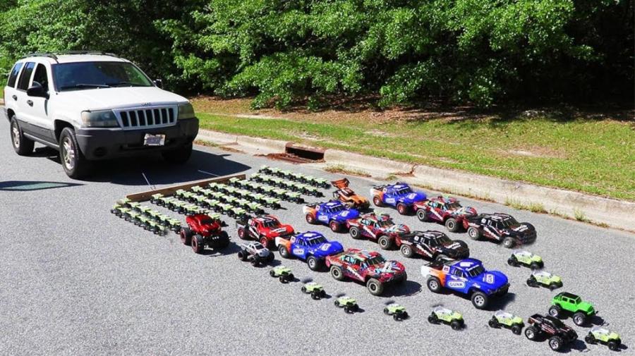 Сколько нужно игрушечных моделей, чтоб отбуксировать настоящий Jeep Cherokee