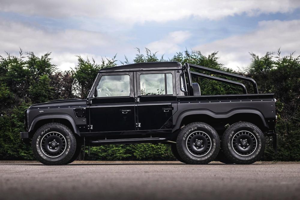 Kahn Design готовы проститься с Defender Flying Huntsman